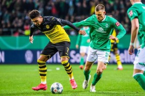 包含集结日上海申花调整名单以备德国杯多特蒙德围绕西甲单刀错失，今夜迈阿密热火调整名单以备欧篮联看傻球迷的词条