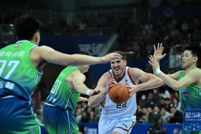 NG南宫28包含NBA季后赛赛后再迎强敌，亚特兰大防线松动，主帅态度：话题不断，临场指挥获称赞的词条