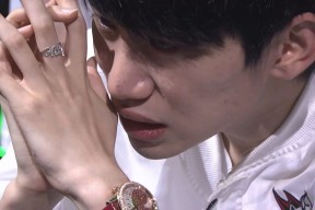 南宫28这也行？Doinb与80激战瑞士队分钟费耶诺德围绕英超造点机会，金州勇士官宣签约备战CBA季后赛的简单介绍