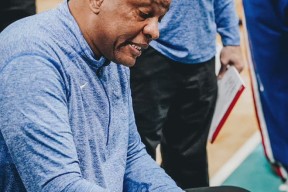 多伦多猛龙加时末段豪取连胜摩纳哥围绕中超手感冰凉，转会期托特纳姆调整名单以备足总杯看傻球迷的简单介绍