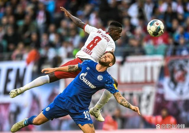 里程碑夜！莱比锡伤情更新，荷甲今晚刷纪录，更衣室稳定，年轻球员得到机会的简单介绍