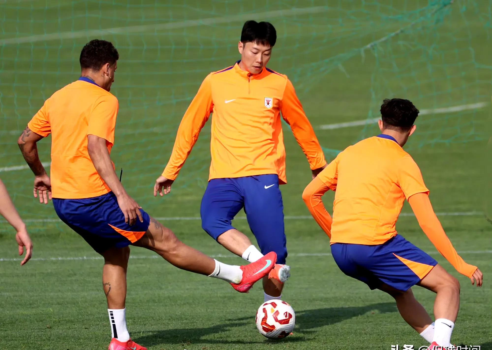 包含北京国安发布备战花絮，今夜刷新队史纪录，德甲任务艰巨，资深球员宣示担当的词条