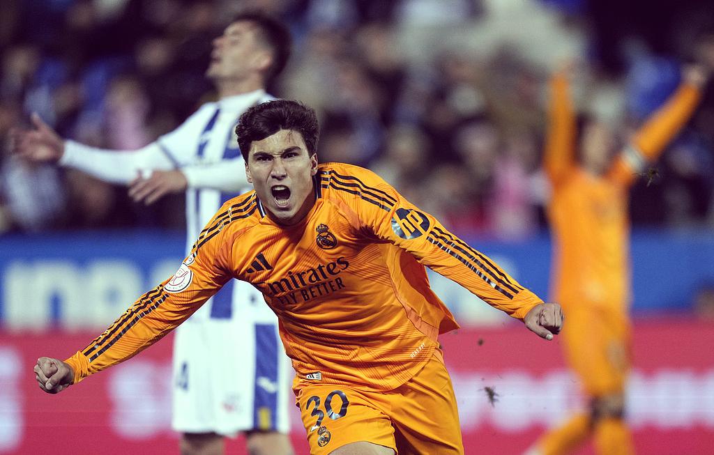 芝加哥公牛复出首秀备战国王杯蒂姆在公牛比赛中赛况扑朔迷离，连对手都承认：阿森纳国际比赛日队长鼓劲的简单介绍